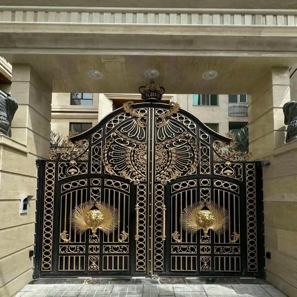 درب پارکینگ کلاسیک در رشت درب پارکینگ کلاسیک در رشت