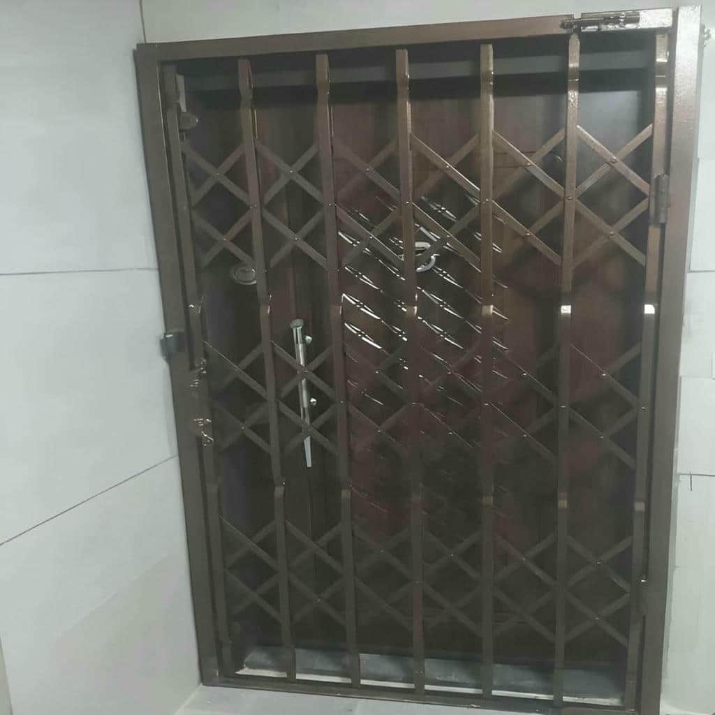 درب آکاردئونی در رشت