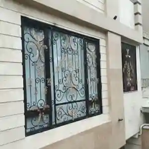 حفاظ پنجره دوجداره از داخل و خارج ساختمان در رشت