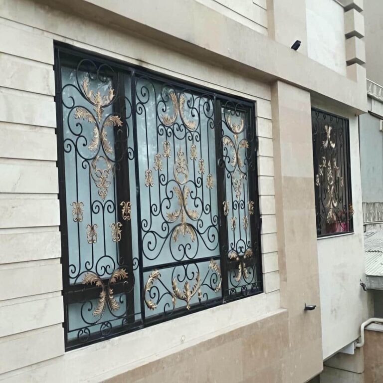 حفاظ پنجره دوجداره از داخل و خارج ساختمان در رشت