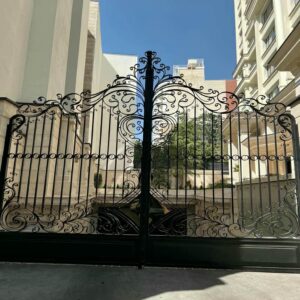 درب-ویلایی-حیاط-1 درب پارکینگ فرفورژه در رشت