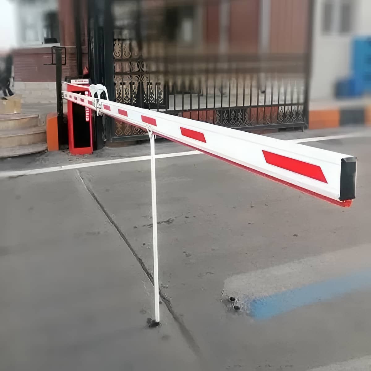 راهبند پارکینگ در رشت با ساختار ستونی ضد ضربه