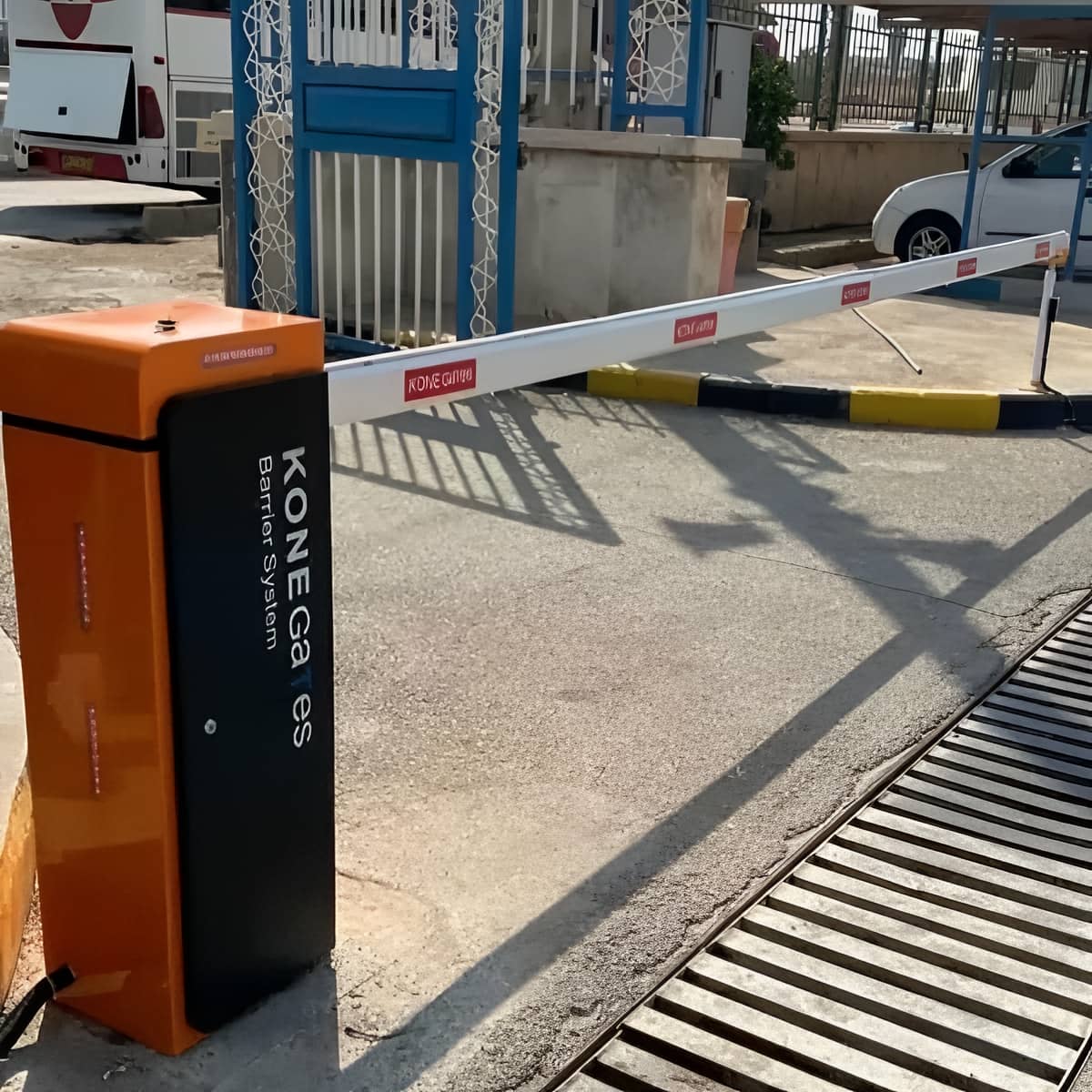 راهبند پارکینگ منازل در رشت با بوم فلزی و حرکت نرم