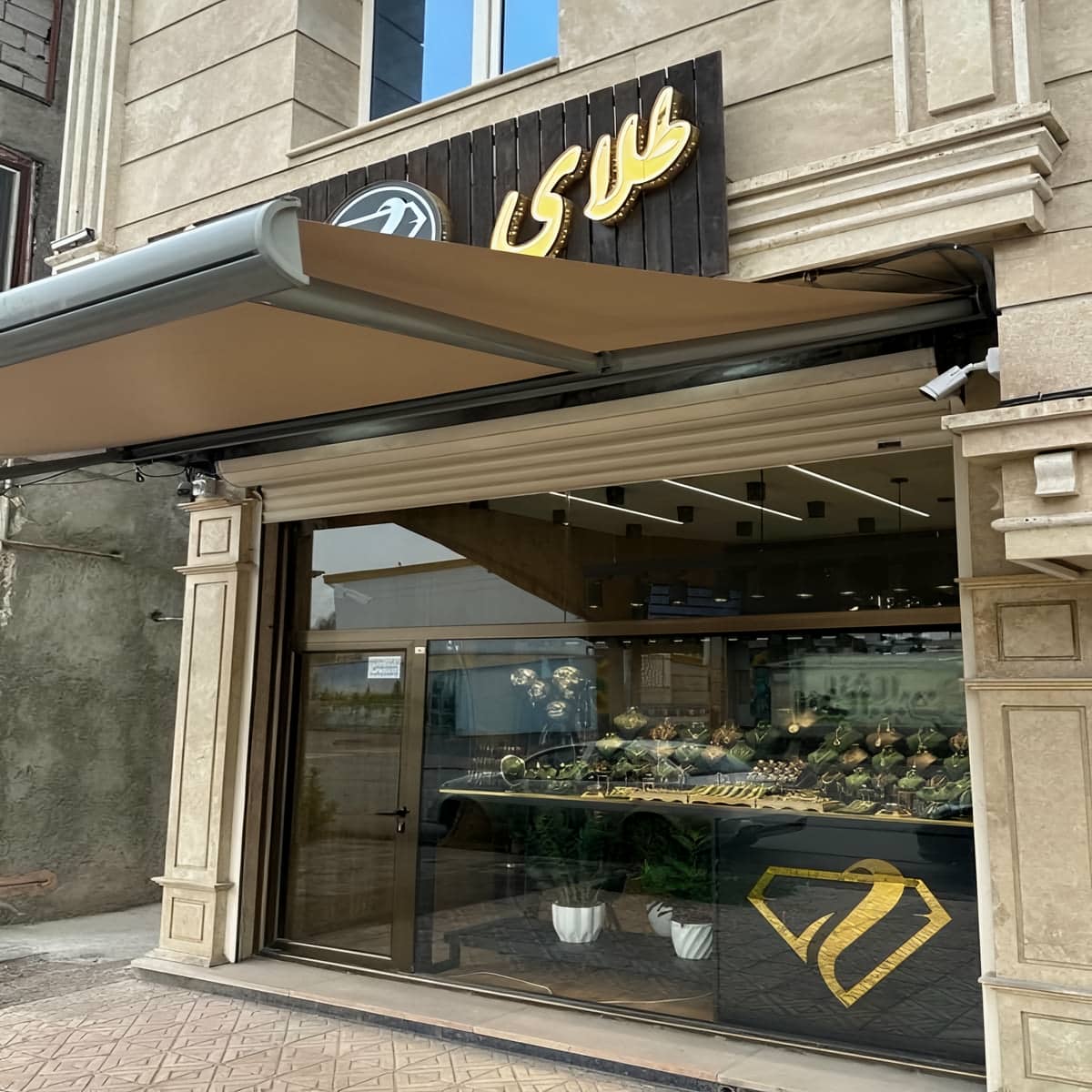 سایبان برقی در رشت موتور الکتریکی داخل سازه