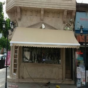 سایبان برقی در رشت مدل بازویی با بازوهای تاشو