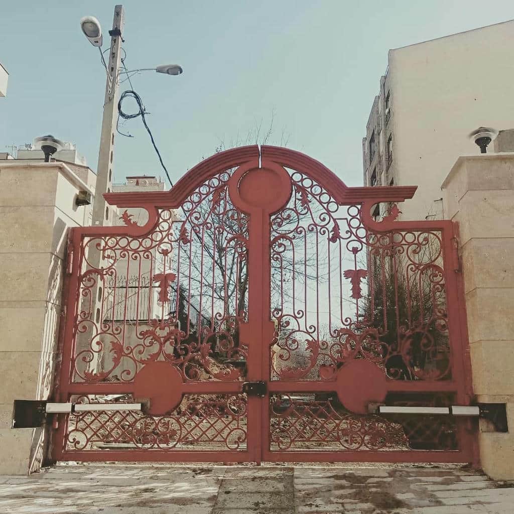 جک درب پارکینگی در رشت با تنظیم حد حرکت و عملکرد نرم