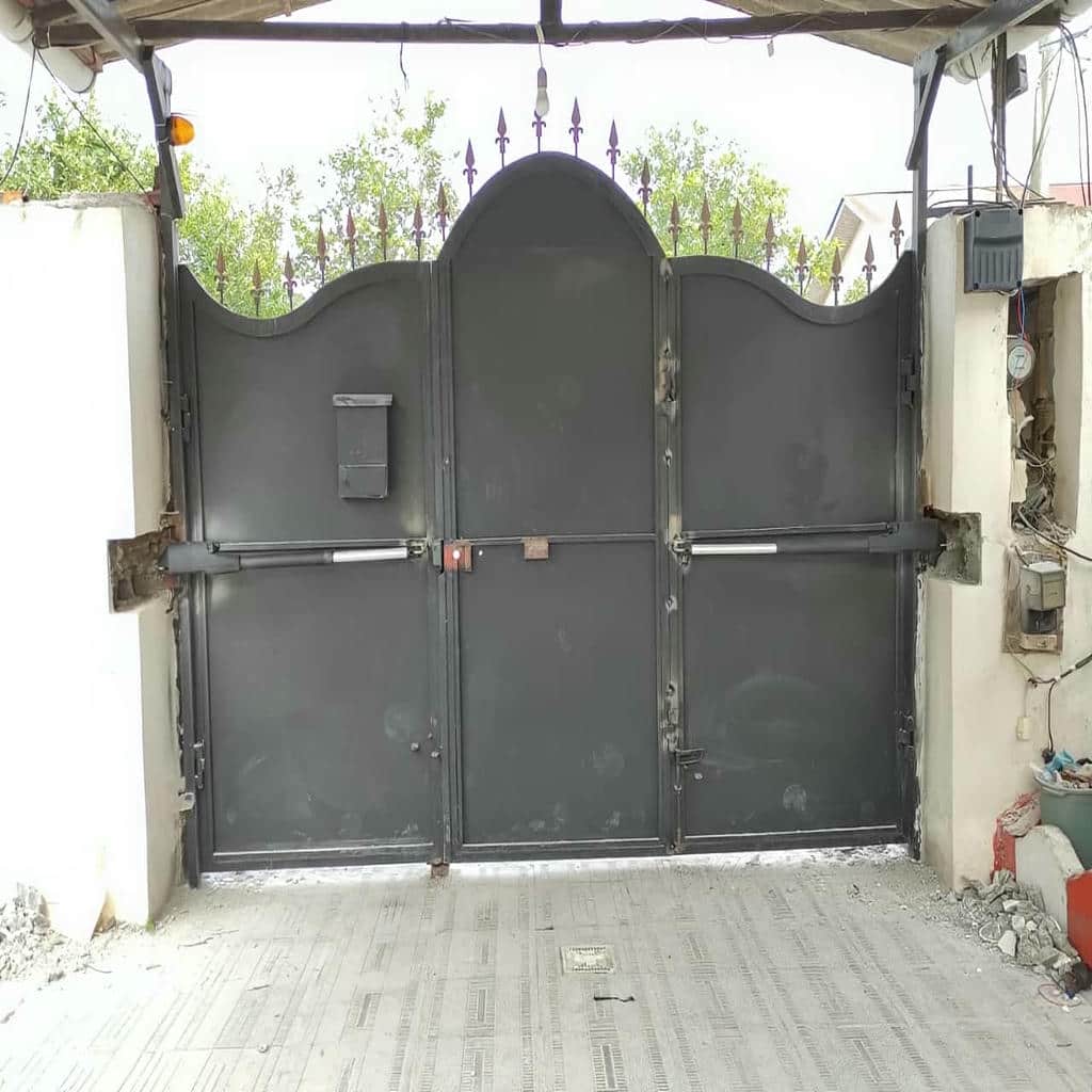 جک درب پارکینگی در رشت با تابلو فرمان و سیم کشی اصولی