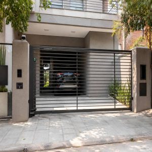 جک ریلی درب پارکینگ در رشت با ریل استاندارد و نصب دقیق