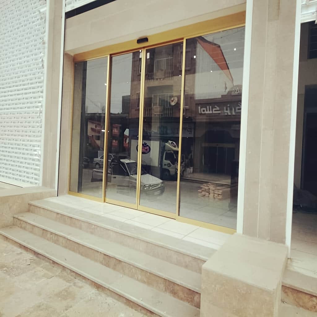 درب اتوماتیک شیشه ای با اپراتور کم‌صدا در رشت