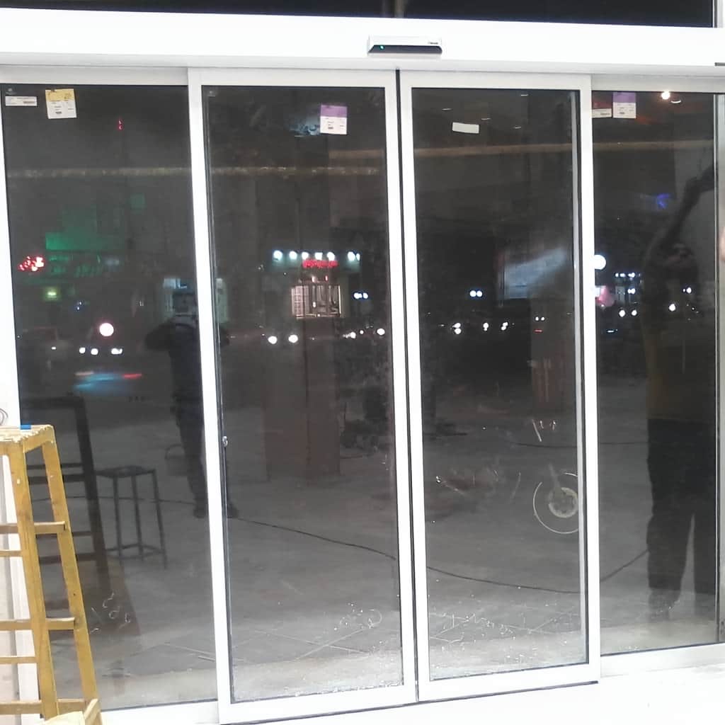 درب شیشه ای تلسکوپی برای ورودی محدود در رشت
