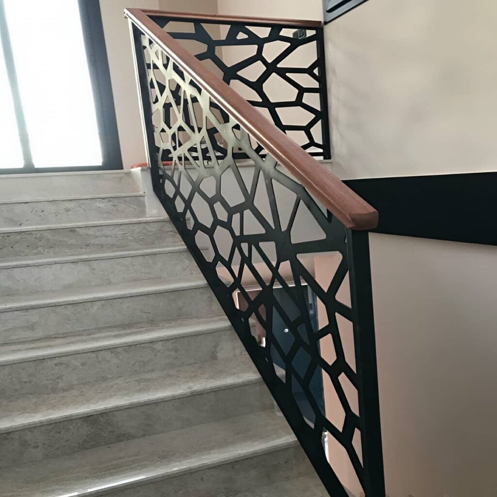 پنل فلزی طرح کلاسیک برای حیاط در رشت