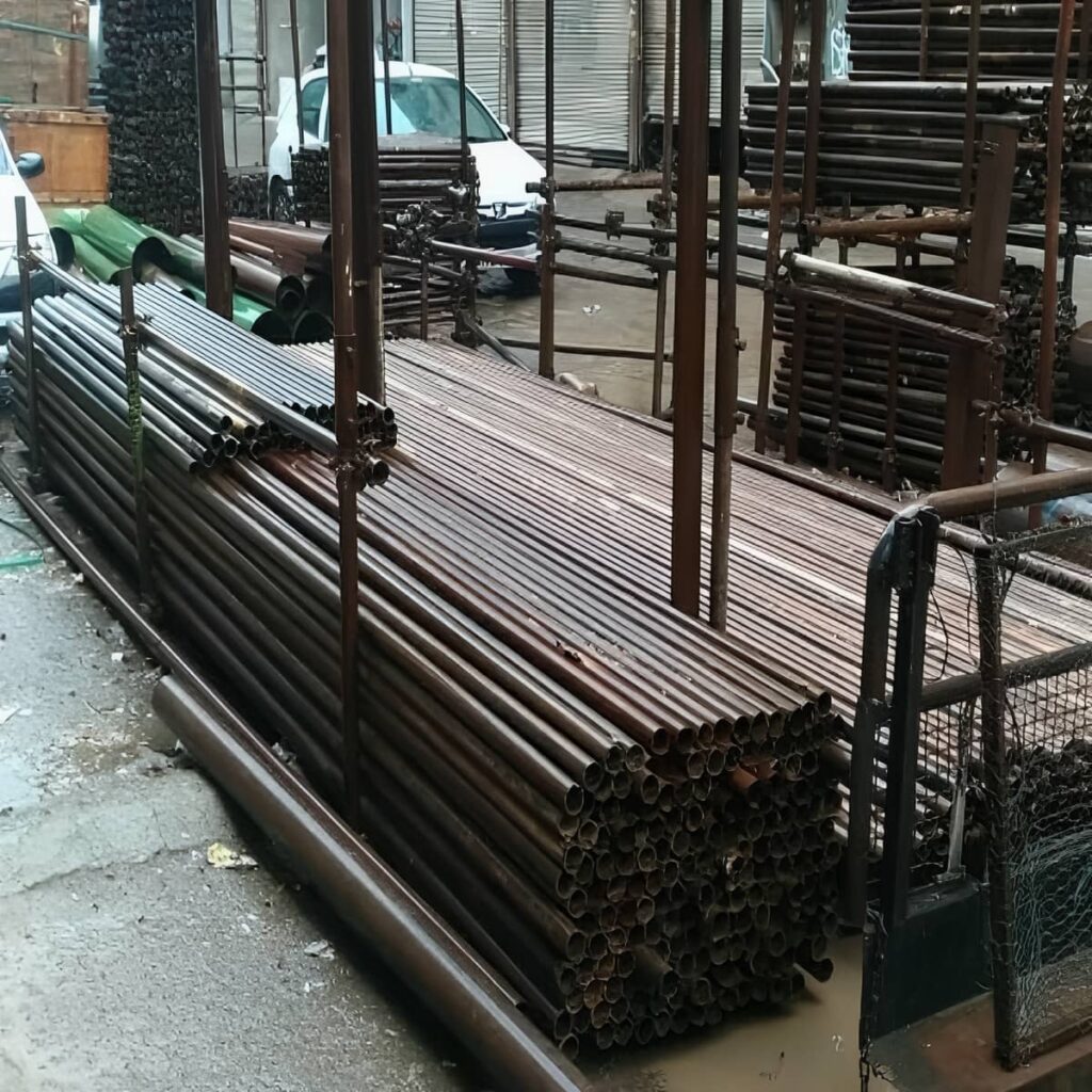 لوله داربست برای سازه تبلیغاتی در رشت