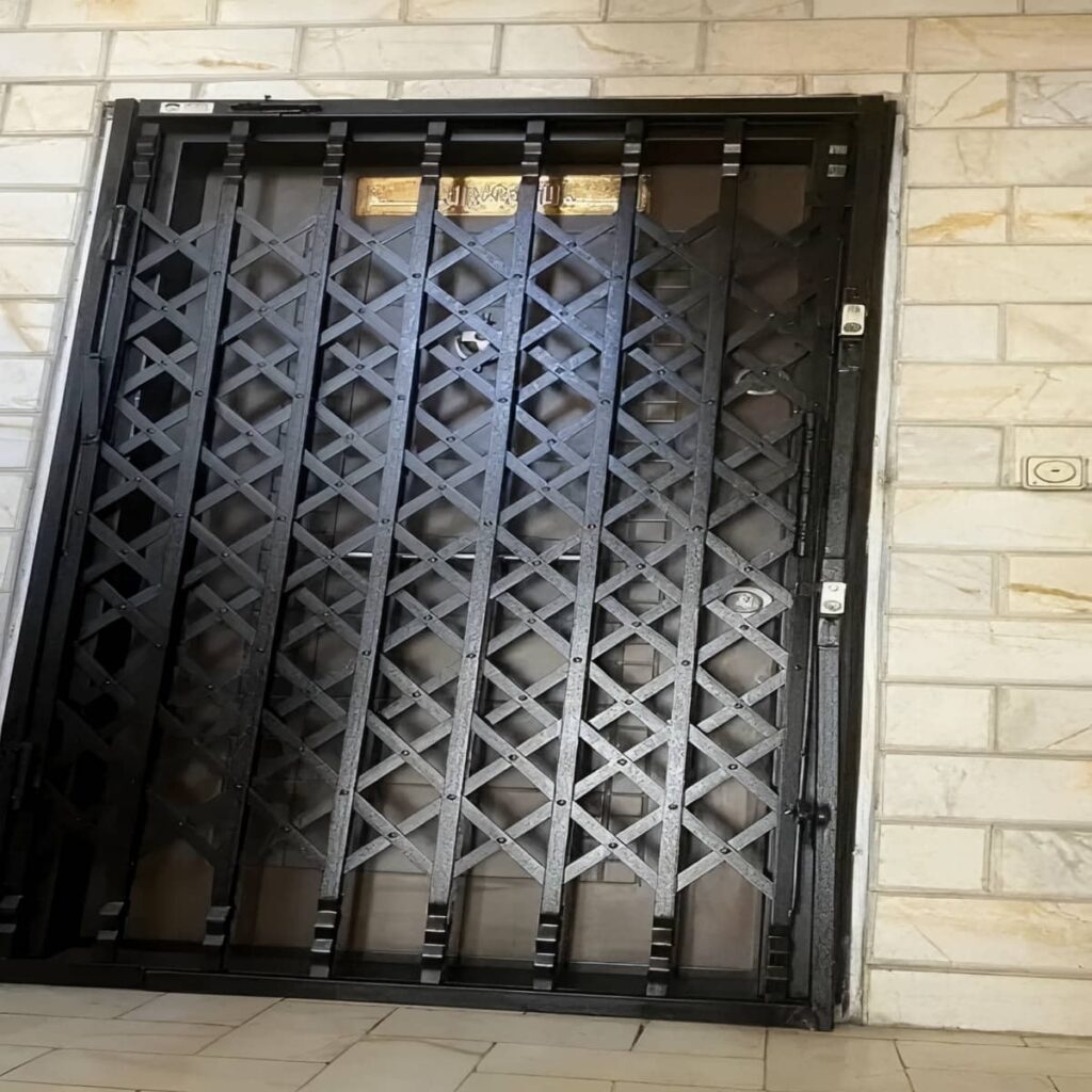 خرید درب آکاردئونی طرح دار لوزی با شبکه متعادل در رشت