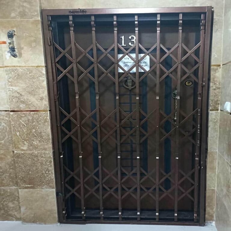 12 نمونه درب آکاردئونی برای واحد اداری در رشت