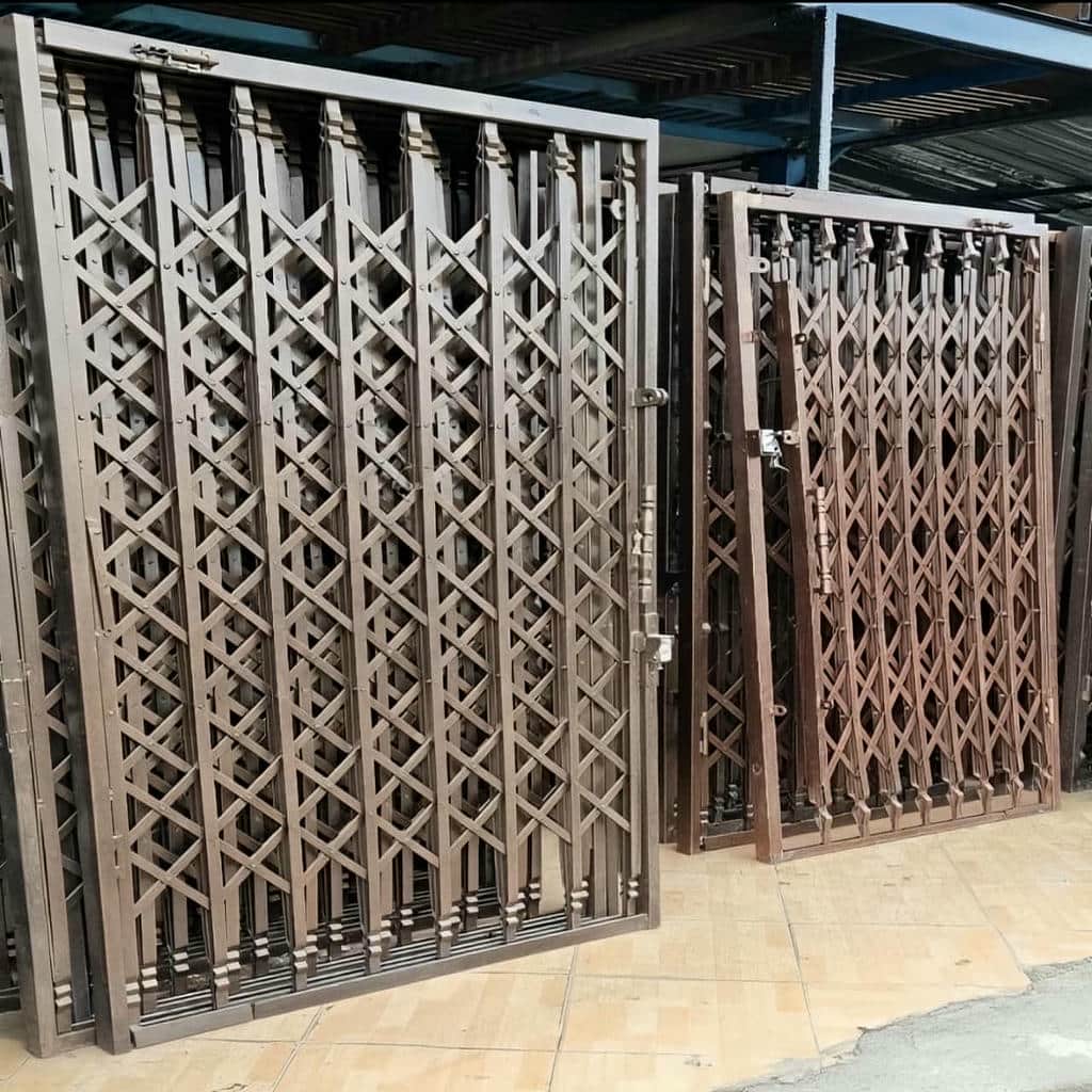 نصب درب آکاردئونی طرح دار لوزی با حرکت روان در رشت