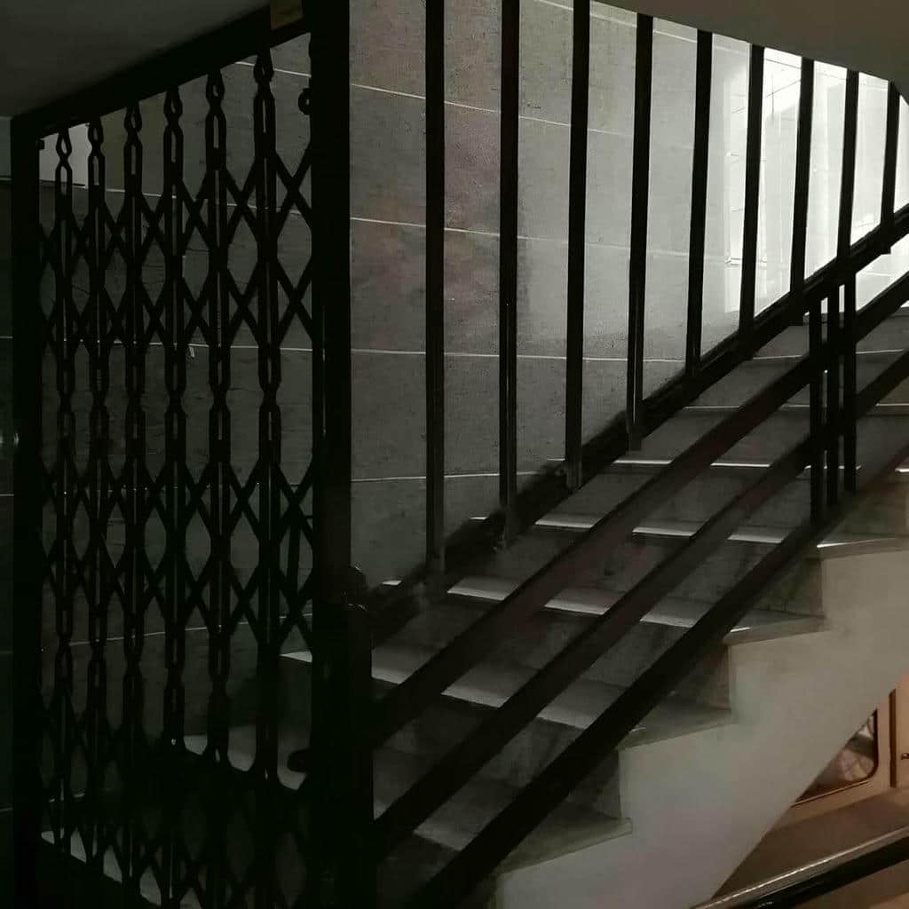 سفارش درب آکاردئونی طلایی سلطنتی متناسب با ابعاد دهانه در رشت سفارش درب آکاردئونی طلایی سلطنتی متناسب با ابعاد دهانه در رشت