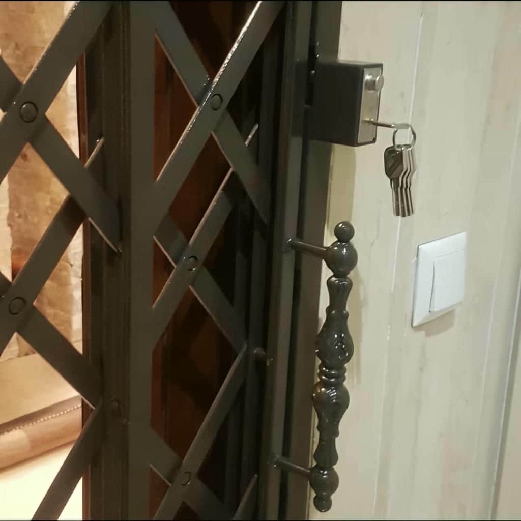 ساخت درب آکاردئونی ضد سرقت با تسمه تقویت شده در رشت