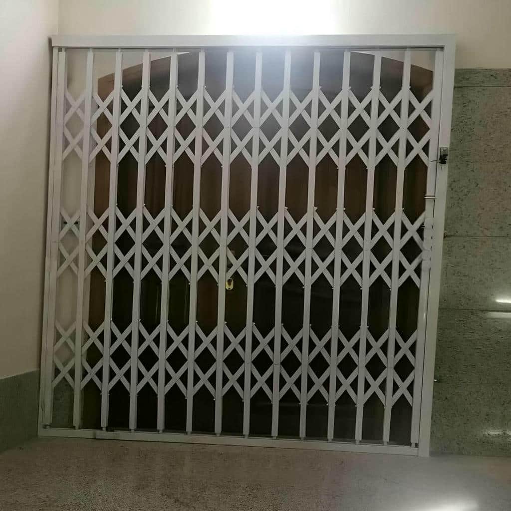 سفارش درب آکاردئونی شیک قفل دار متناسب با ابعاد دهانه در رشت