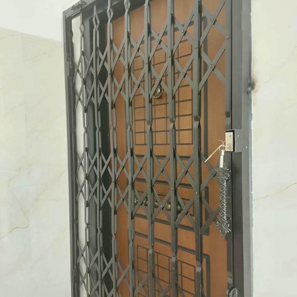 ساخت درب آکاردئونی طلایی سلطنتی با تسمه متناسب در رشت ساخت درب آکاردئونی طلایی سلطنتی با تسمه متناسب در رشت