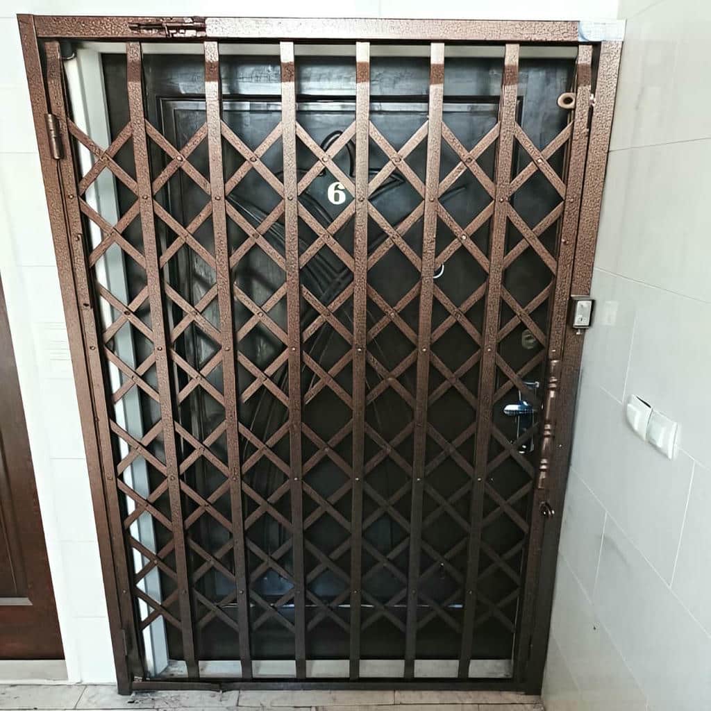 فروش درب آکاردئونی طلایی سلطنتی با قفل کاربردی در رشت