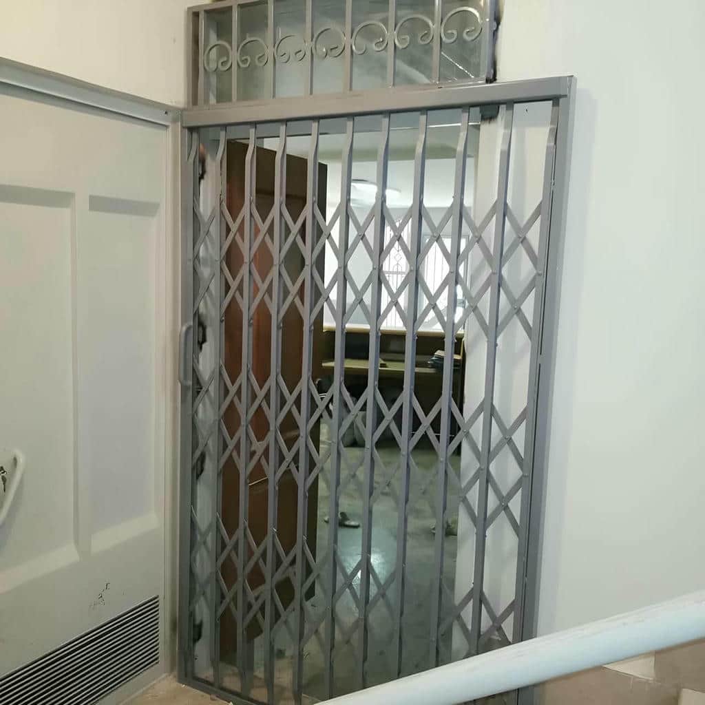 سفارش درب آکاردئونی طلایی سلطنتی با پوشش براق در رشت سفارش درب آکاردئونی طلایی سلطنتی با پوشش براق در رشت