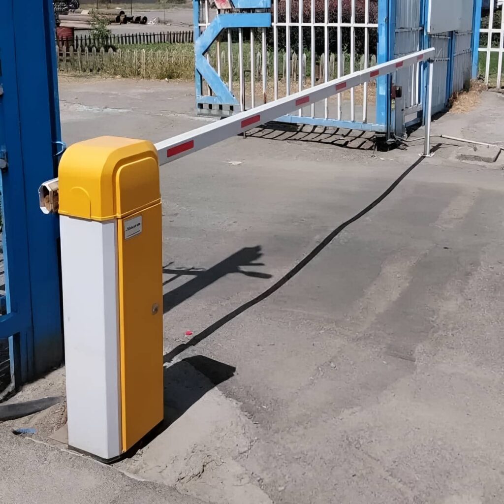 اجرای راهبند بازویی LED دار پارکینگ تجاری در رشت