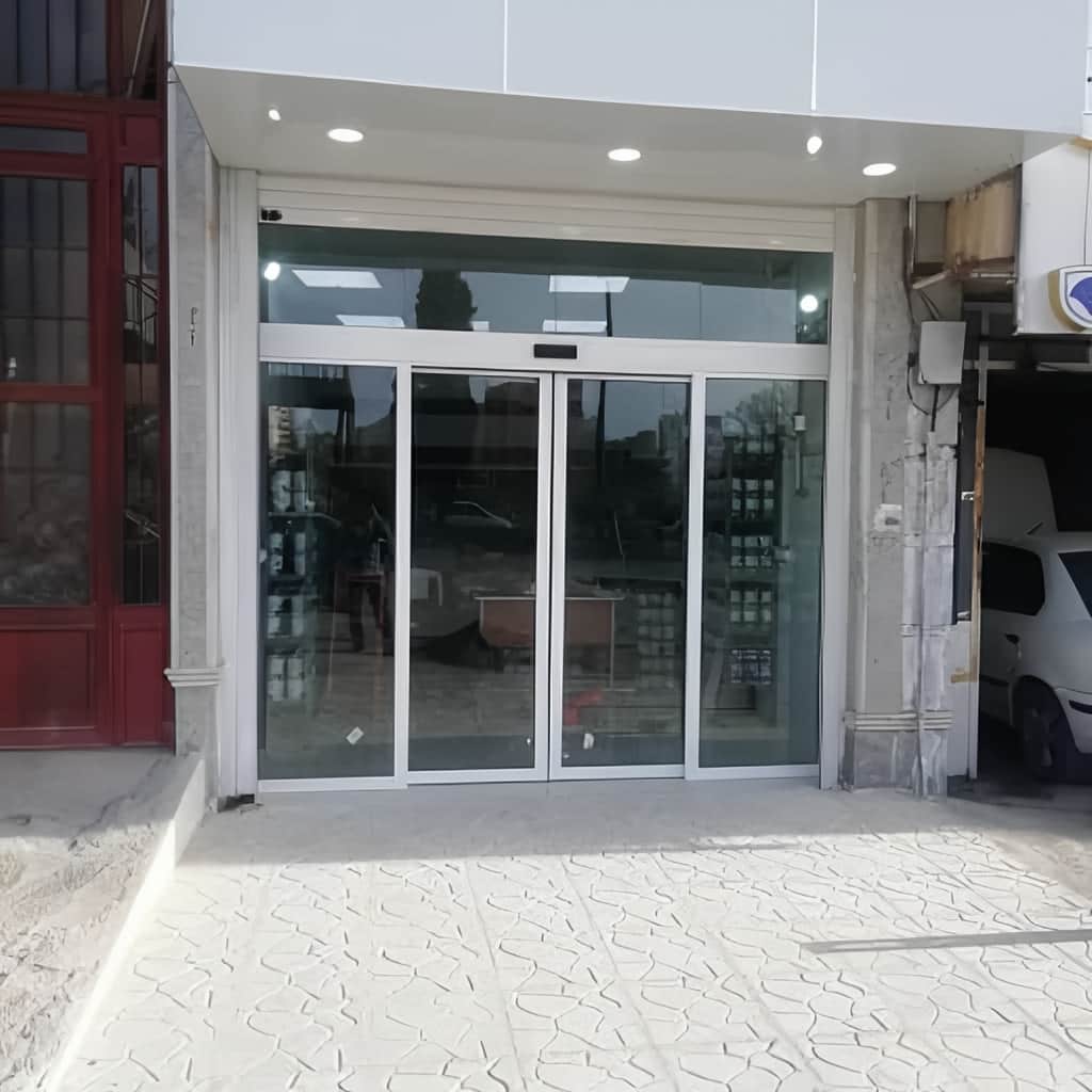 سفارش درب اتوماتیک شیشه ای تک لنگه لولایی برای کلینیک در رشت