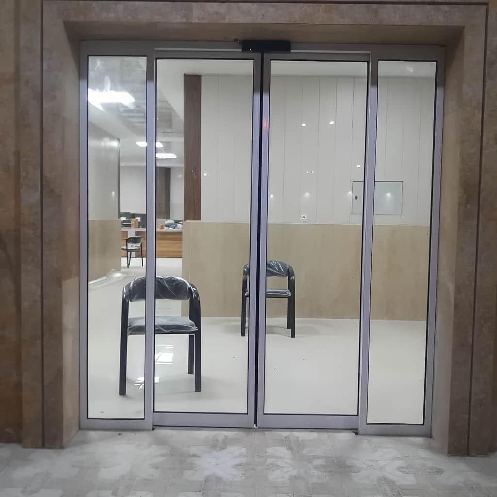 نصب درب اتوماتیک شیشه ای دو لنگه کشویی فریم لس در رشت نصب درب اتوماتیک شیشه ای دو لنگه کشویی فریم لس در رشت