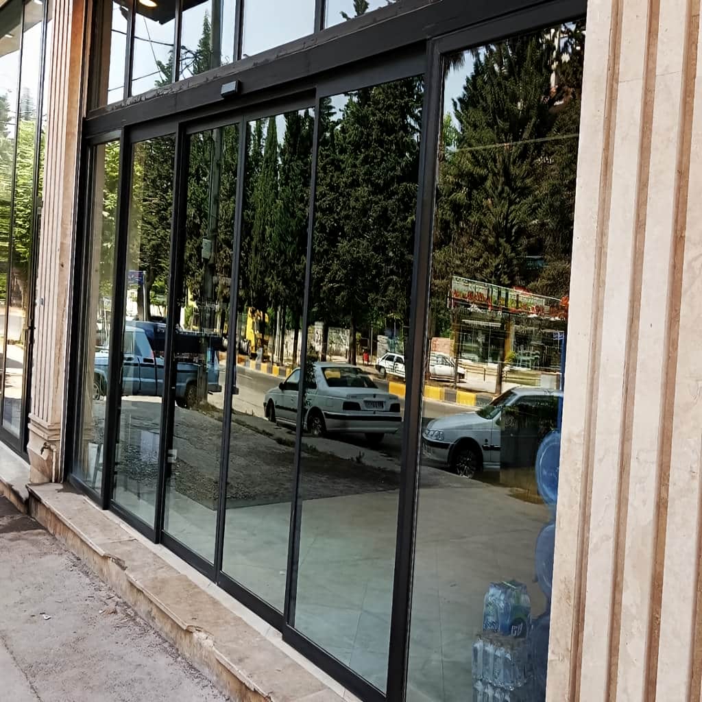 تعمیر درب شیشه ای لمینت اتوماتیک و تنظیم اپراتور در رشت