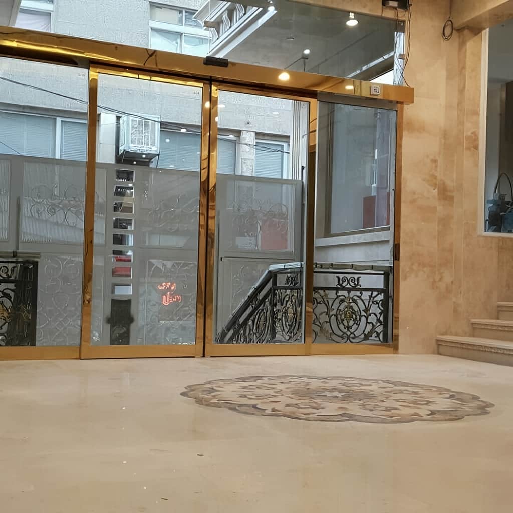 قیمت درب اتوماتیک شیشه ای فریم لس سکوریت متناسب با دهانه در رشت