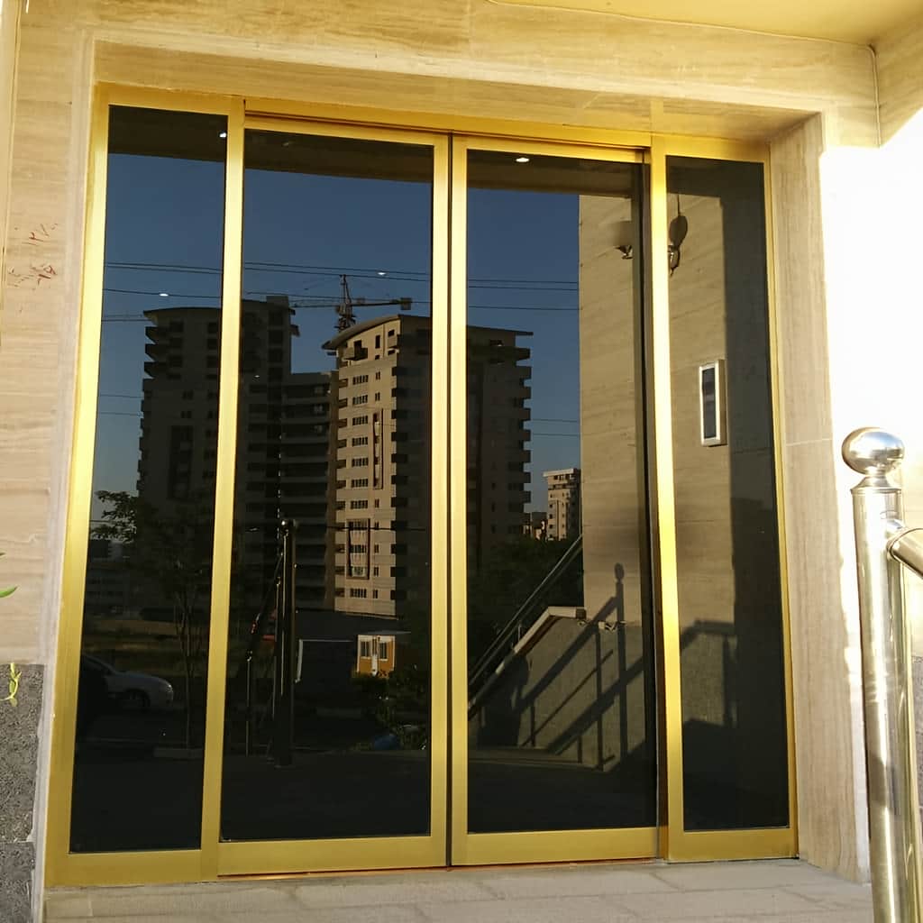 خرید درب اتوماتیک شیشه ای کم صدا موتور آرام برای مطب در رشت
