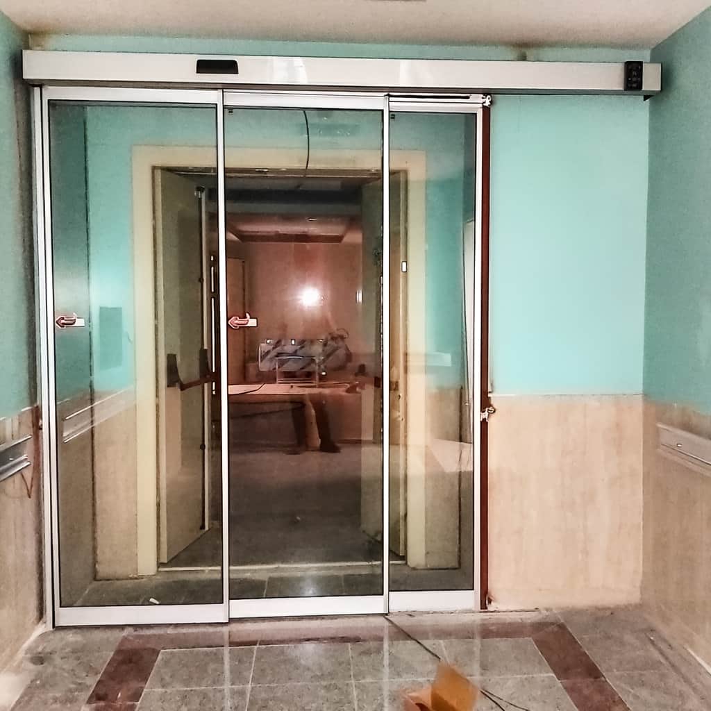 فروش درب شیشه ای اتوماتیک اداری کارتخوان با قفل برقی در رشت