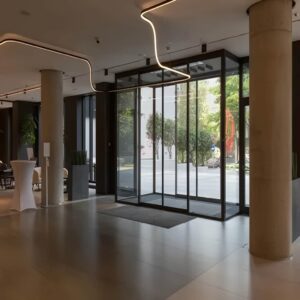 9 نمونه درب اتوماتیک شیشه ای ورودی ساختمان اداری در رشت