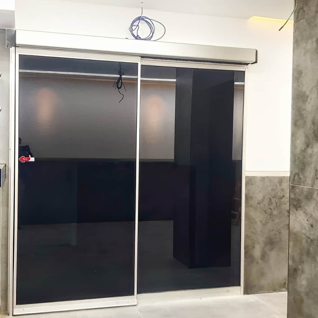 نصب درب اتوماتیک شیشه ای بانک با قفل برقی در رشت