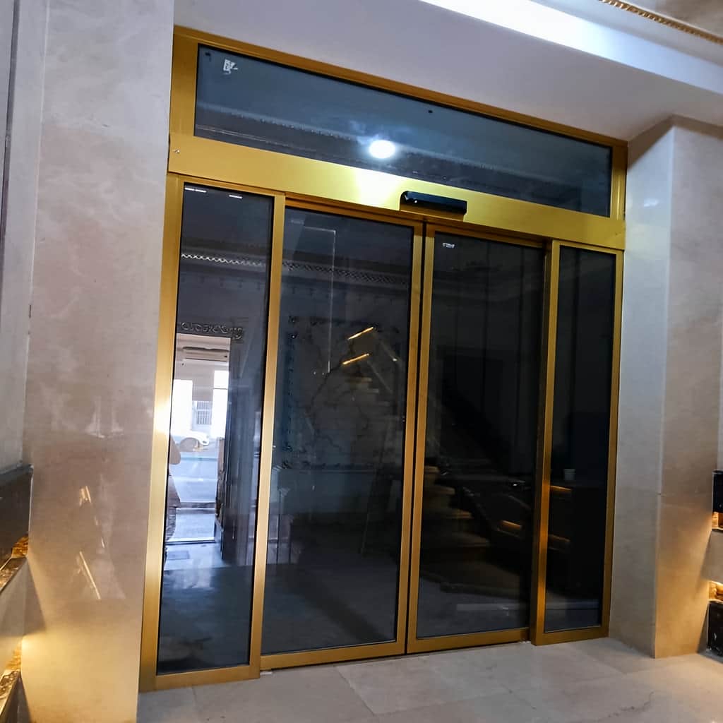 اجرای درب اتوماتیک شیشه ای تلسکوپی برای فروشگاه شلوغ در رشت