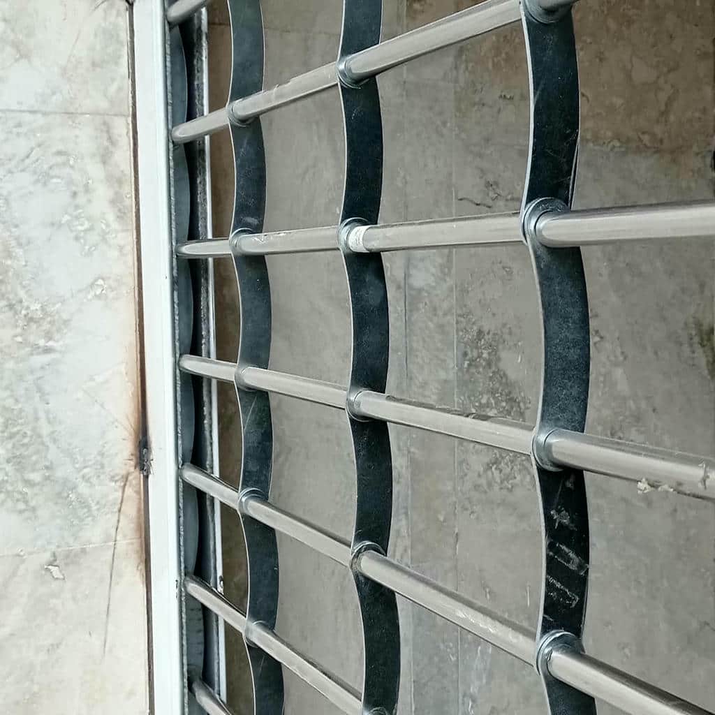 سفارش کرکره برقی تیغه غضروفی با رنگ روشن در رشت سفارش کرکره برقی تیغه غضروفی با رنگ روشن در رشت