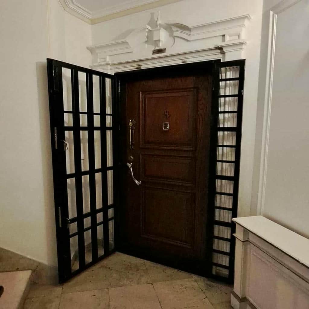 حفاظ درب آپارتمان در رشت