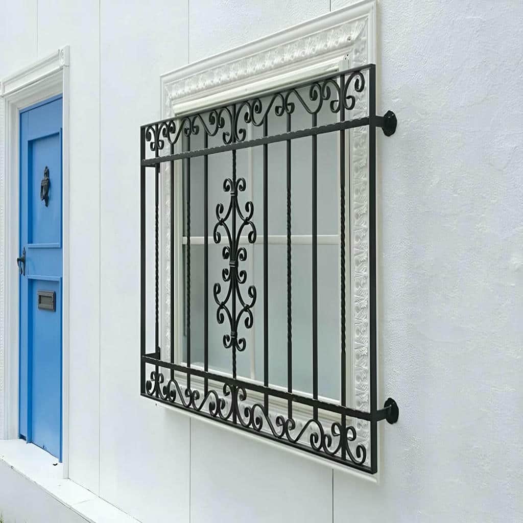 اجرای حفاظ پنجره ویلایی نمای باغ با دید مناسب در رشت
