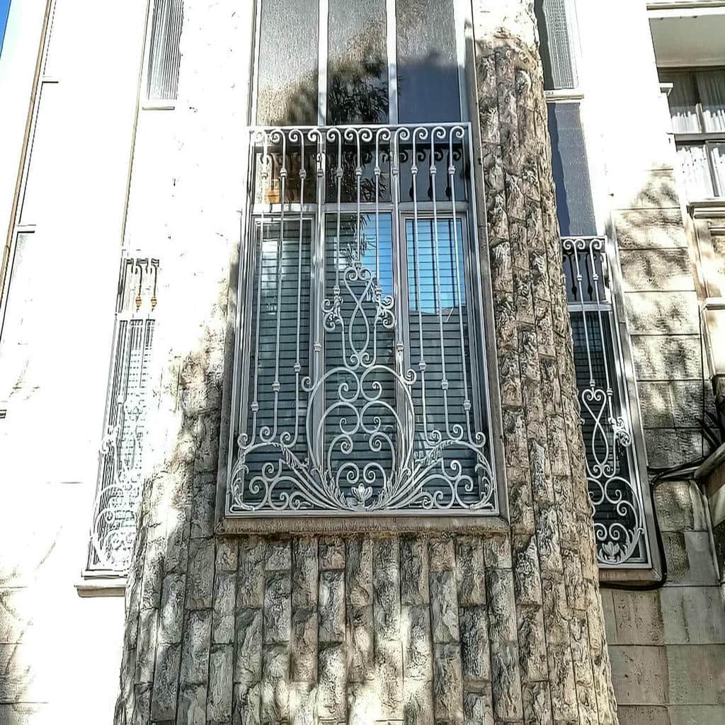 خدمات نصب حفاظ پنجره فرفورژه گل نرده در رشت