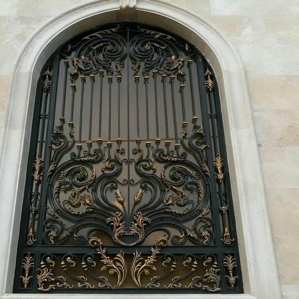 ساخت حفاظ پنجره فرفورژه گل نرده متناسب با ابعاد در رشت
