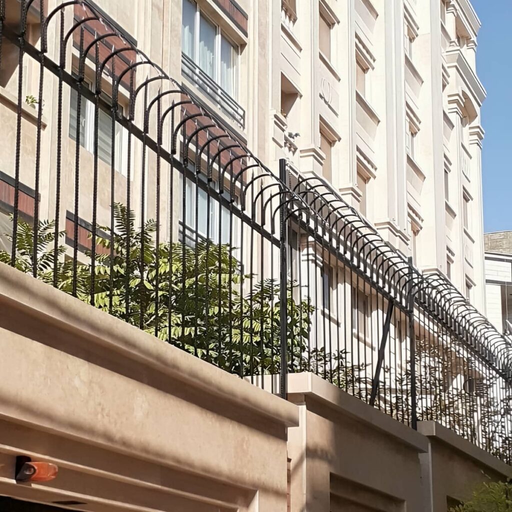 سفارش حفاظ دیوار کلاسیک سرنیزه با تراکم متناسب در رشت
