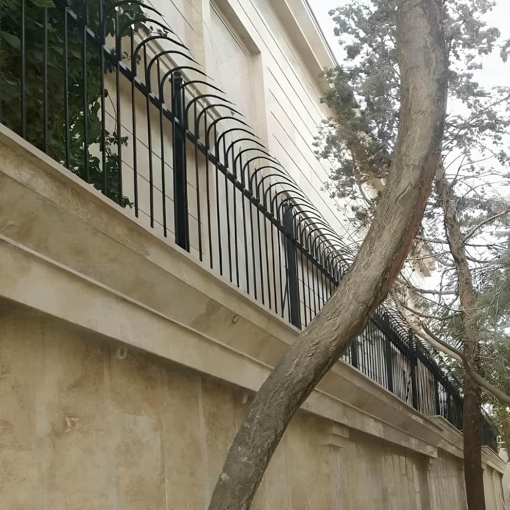 طرح تک‌ردیف حفاظ دیوار کلاسیک سرنیزه برای انتخاب در رشت