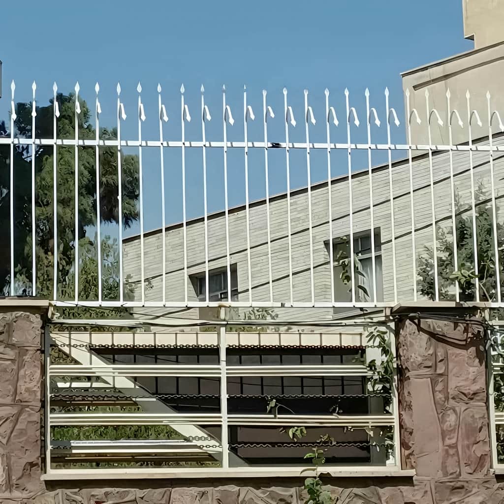 خرید حفاظ دیوار کلاسیک سرنیزه با انتخاب طرح در رشت