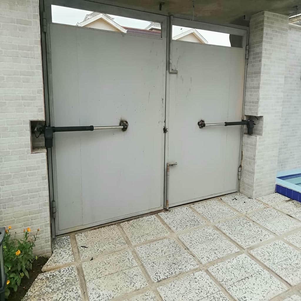 اجرای جک درب ویلایی بازویی با حرکت نرم در رشت اجرای جک درب ویلایی بازویی با حرکت نرم در رشت