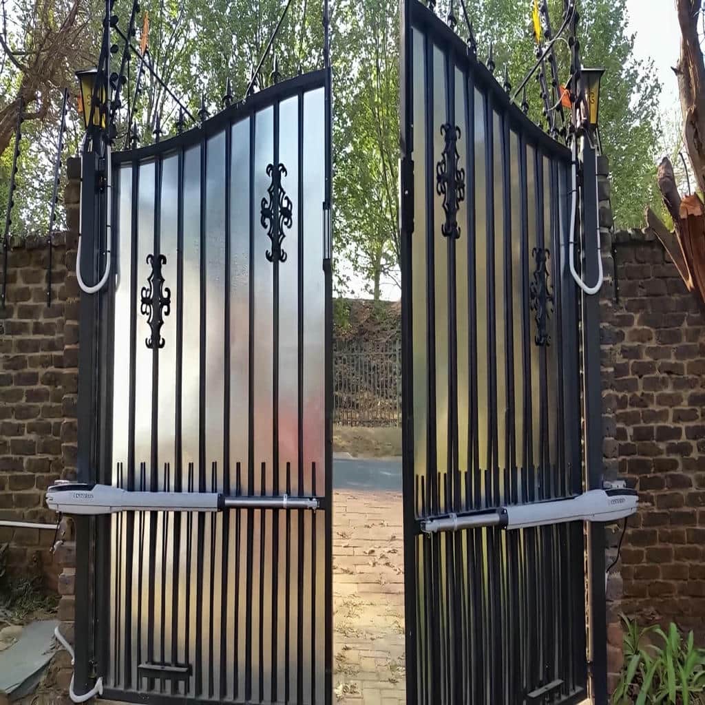 نصب جک درب پارکینگ سنگین کورس بلند روی درب دو لنگه در رشت