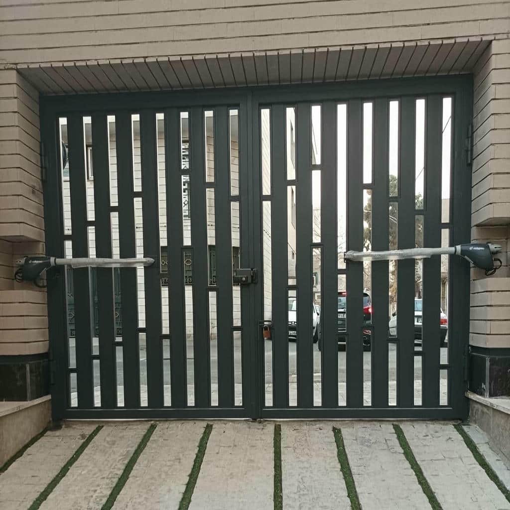 خدمات نصب درب پارکینگ جک دار بازویی برای ساختمان در رشت