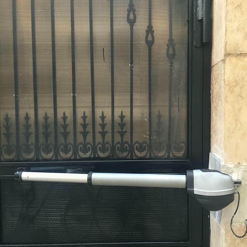 نصب جک بازویی درب پارکینگ دو لنگه در رشت