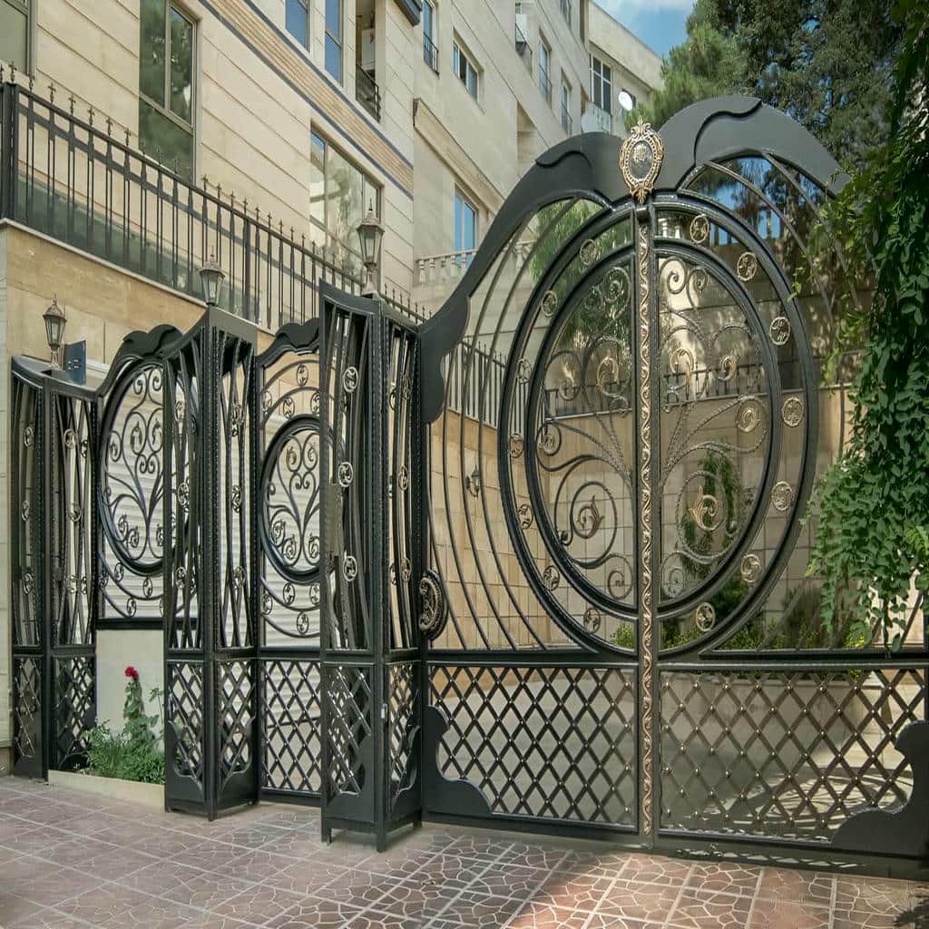 سفارش درب ویلایی قاب دار محوطه با ابعاد سفارشی در رشت