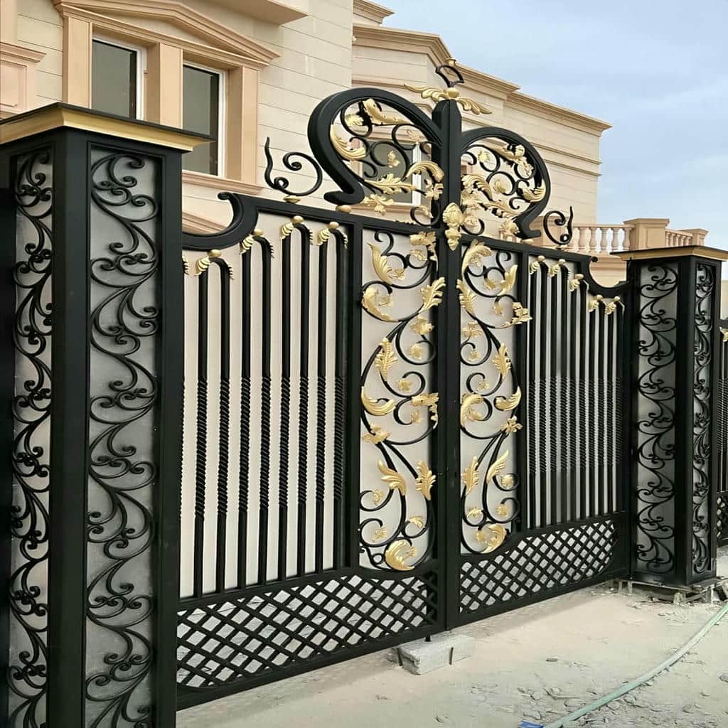 12 طرح درب ساختمان فرفورژه گل دار در رشت