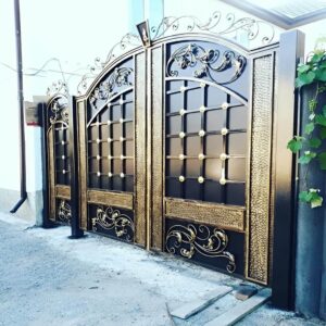 8 مدل درب پارکینگ طرح چوب ترموود در رشت